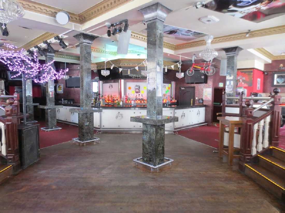 Pub for sale in Halifax Bar Rouge & Fusion N318180