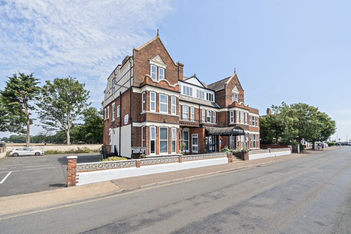 Freehold of Coastal Hotel Comes to Market
