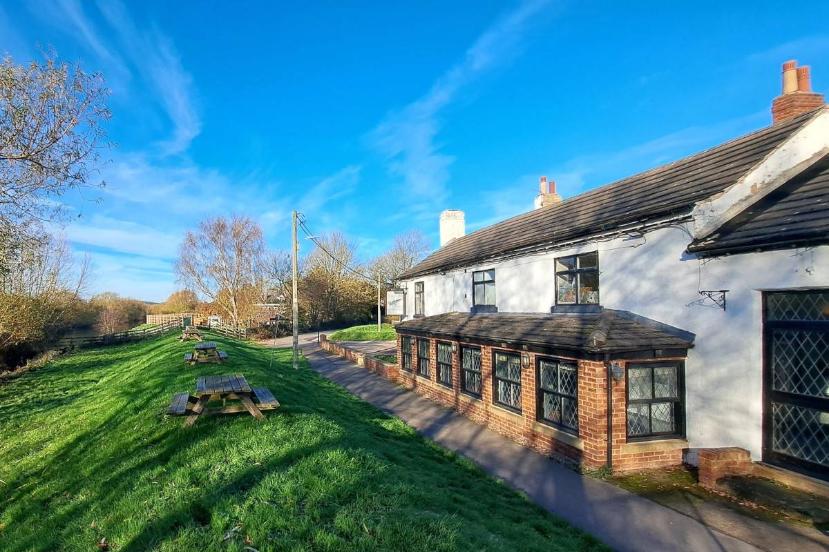 Riverside Pub to Let – Allerton Bywater