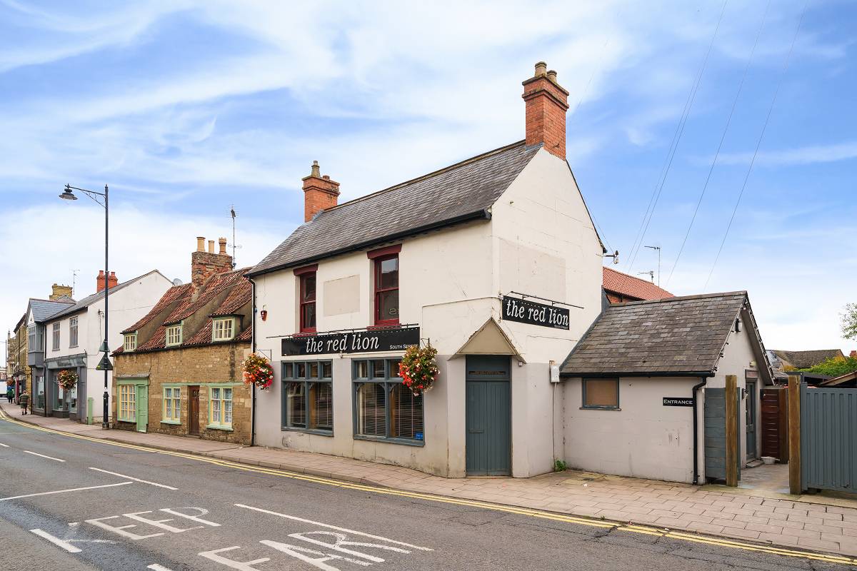 Freehold of Lincolnshire Town Pub Now Available