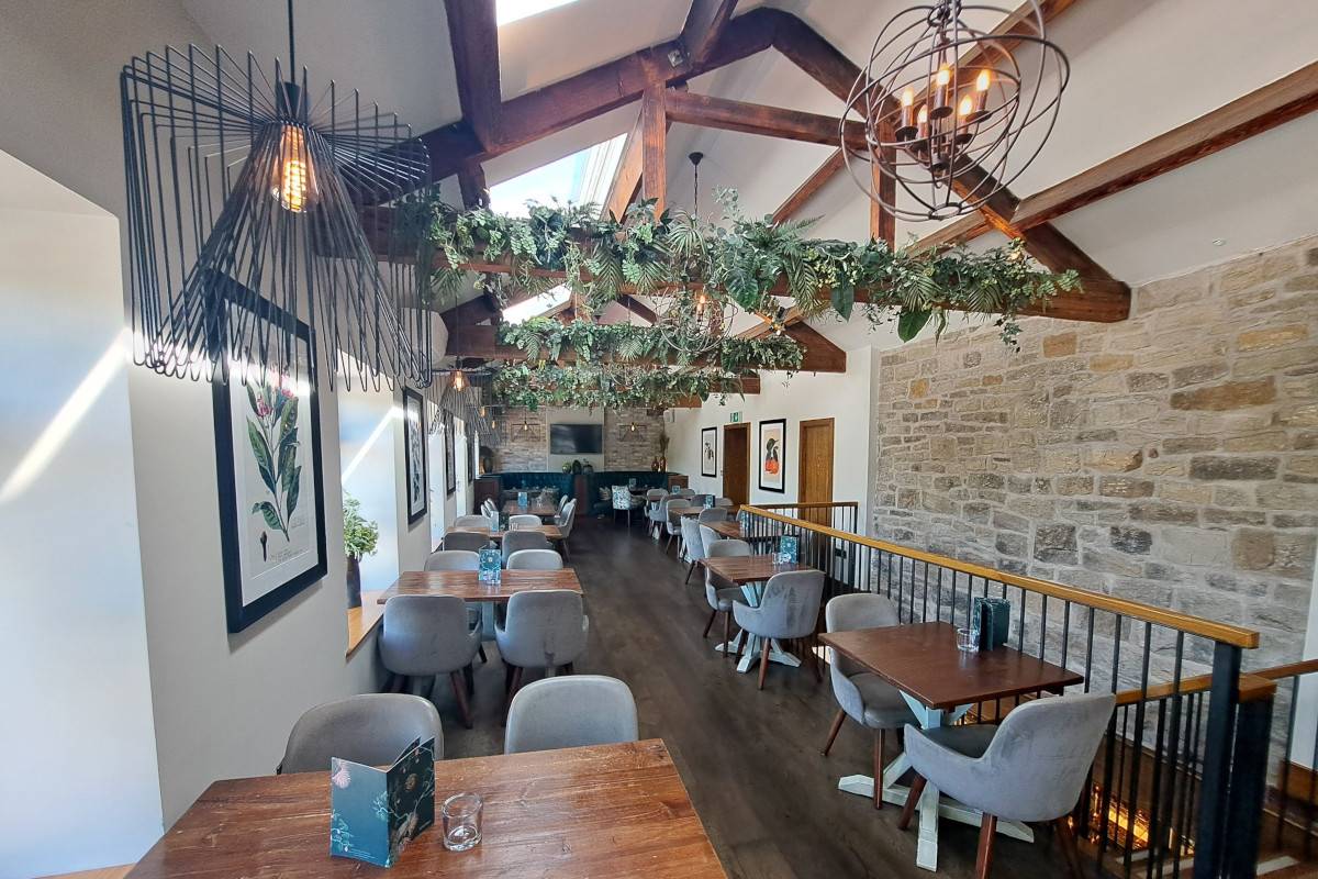 Leasehold Pub & Restaurant in Greetland Available