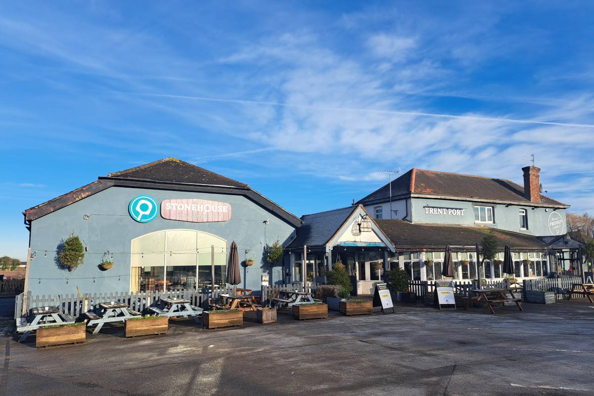 Pub & Restaurant To Let in Gainsborough