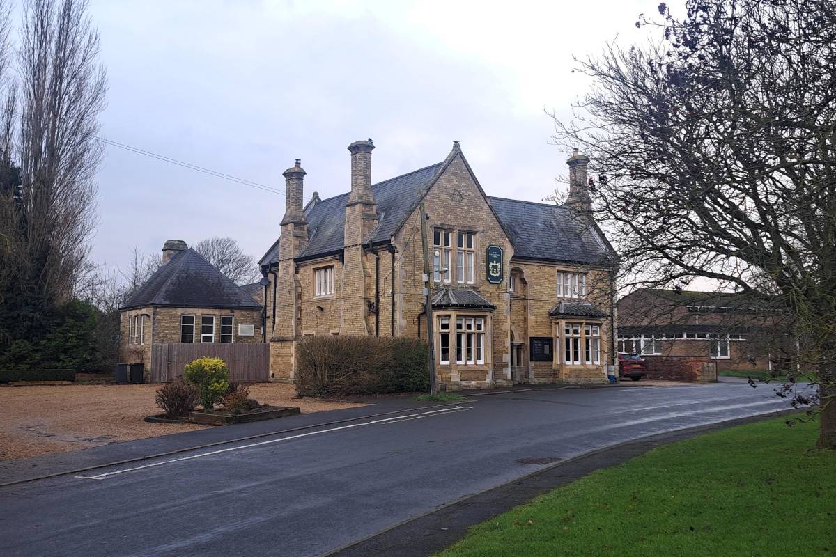 Lincolnshire Coaching Inn to Let – Free of Tie