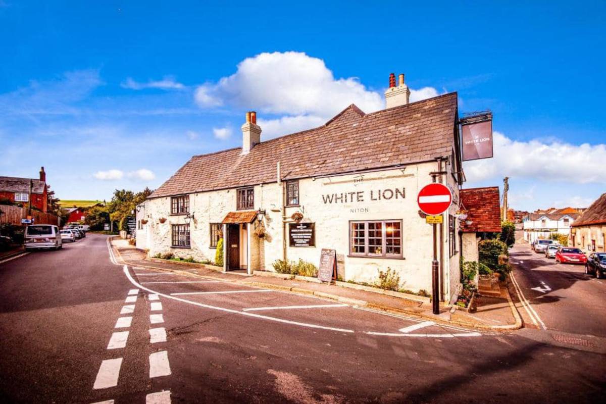Freehold Isle of Wight Pub with Rooms for Sale